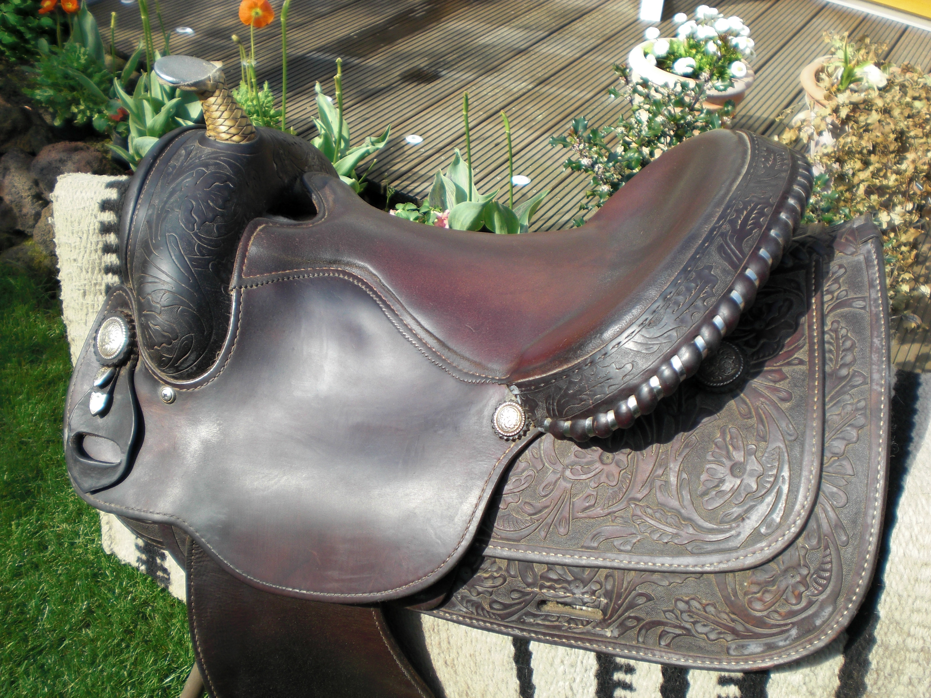 Dunkelbrauner verziehrter Westernsattel, 16 inch, Regl. Quarter Baum - Pferde - Wuppertal